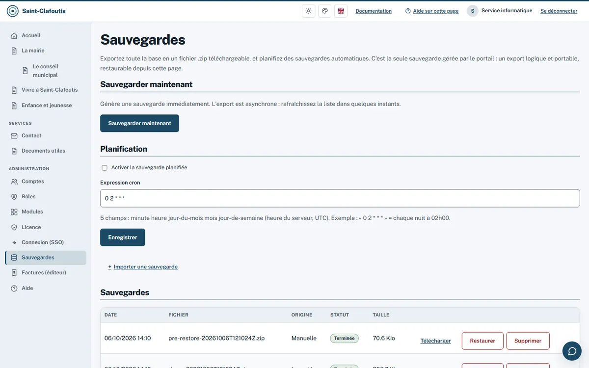 Page des sauvegardes : sauvegarde immédiate, planification et liste des sauvegardes avec téléchargement, restauration et suppression.